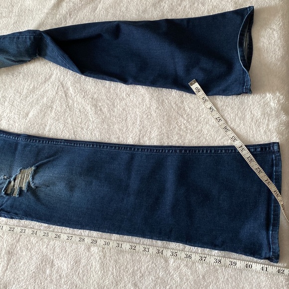 Hollister dark blue low rise boot cut jeans (size 7L) - Picture 9 of 10